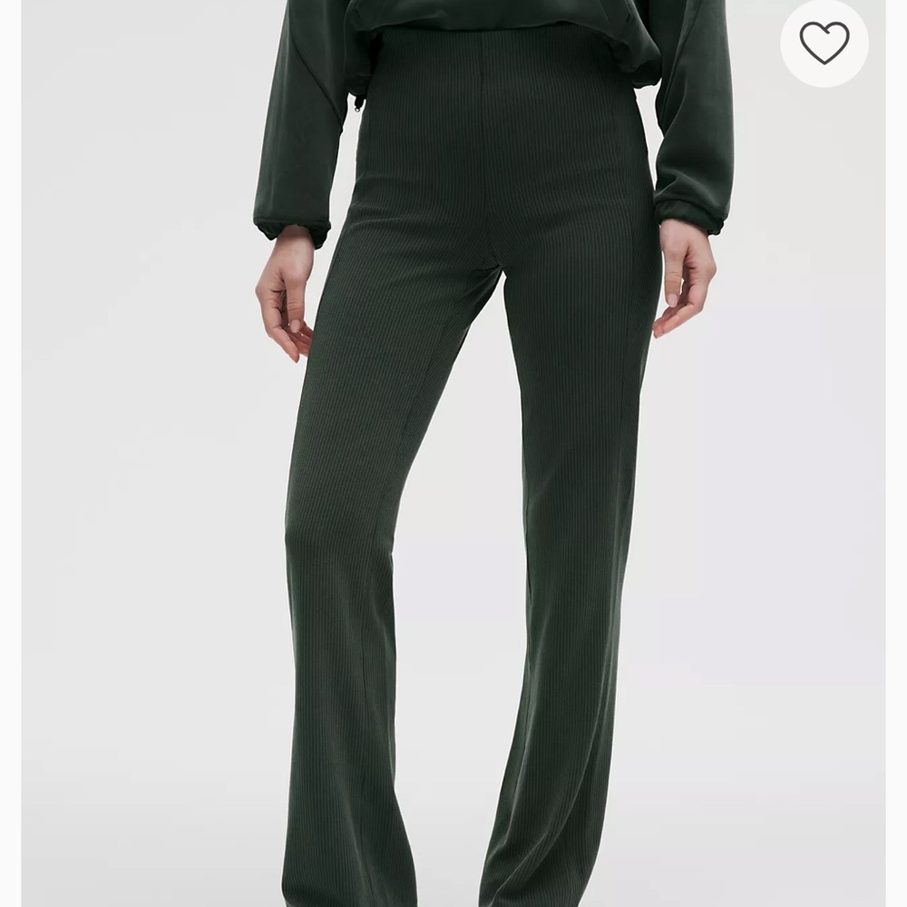 Lululemon Ribbed Softstreme Flared Pant
Regular